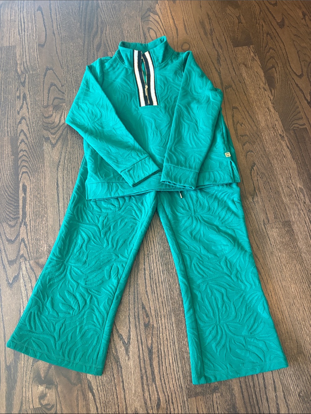 Green Quilted Two-Piece Lounge Set with Stripe Placket
